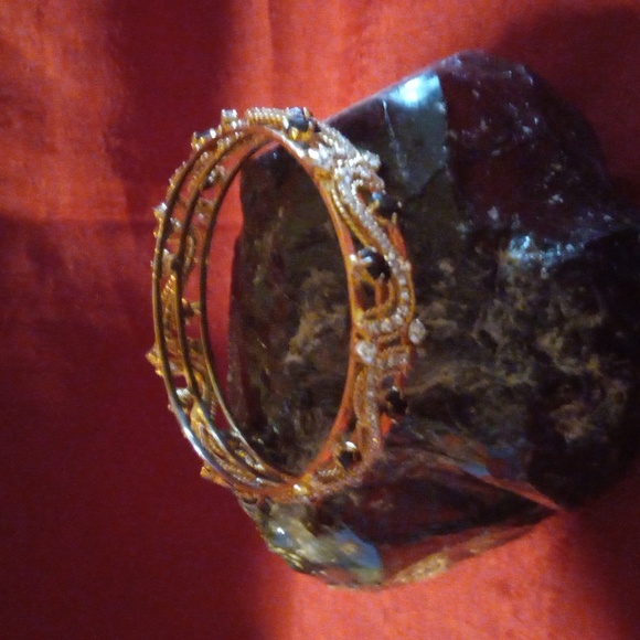 Gold tone crystal encrusted bracelet - Picture 4 of 4